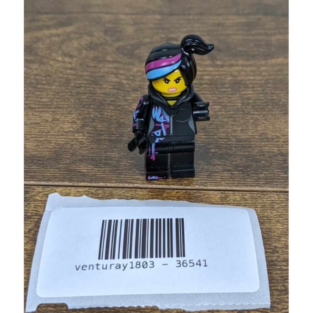 LEGO Wyldstyle Minifigure – The LEGO Movie – Black Jacket & Streaked Hair